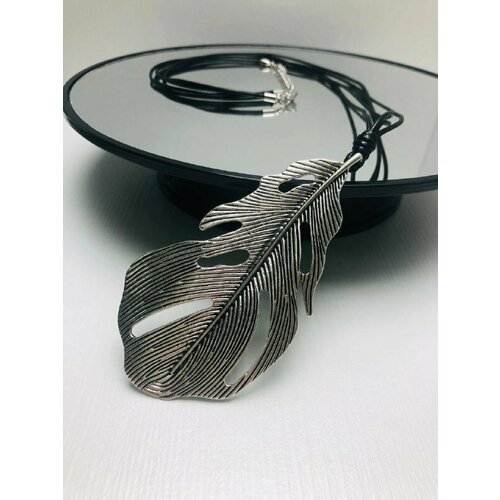 Колье Fashion jewelry Перо, металл, длина 75.1 см, серебряный, черный