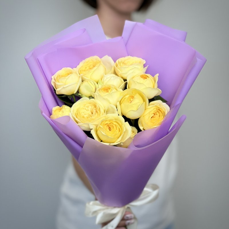 Букет из 5 желтых кустовых пионовидных роз