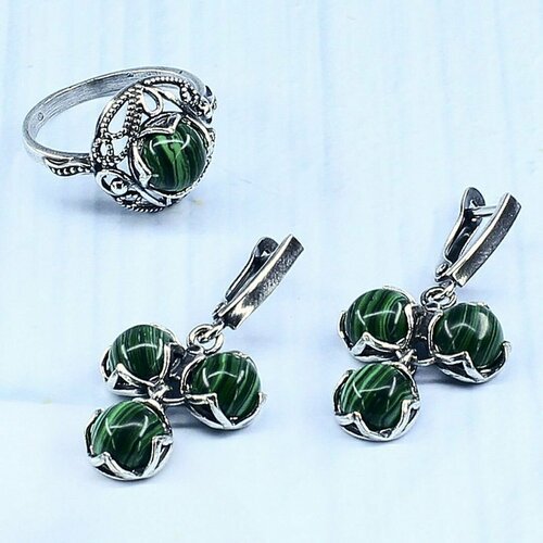 Комплект бижутерии Комплект посеребренных украшений (серьги + кольцо) с малахитом: кольцо, серьги, малахит, искусственный камень, размер кольца 17.5, зеленый