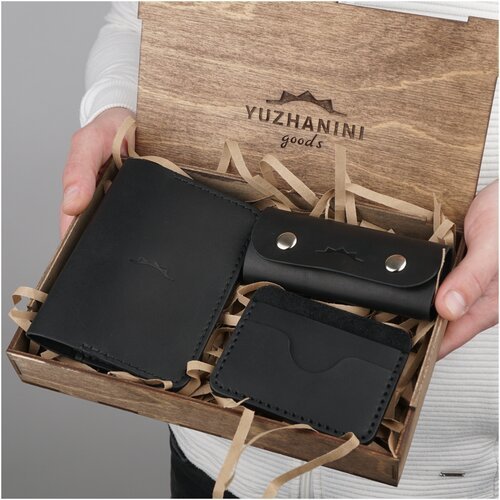 Подарок мужчине, Подарочный набор из натуральной кожи Yuzhanini Goods. Обложка на паспорт + Ключница 'F key' + Картхолдер 'Junior' цвет черный