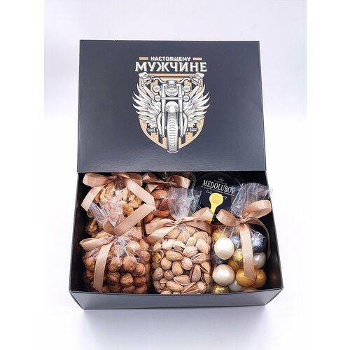 Подарочный набор с орехами и медом -суфле 'Настоящему мужчине'