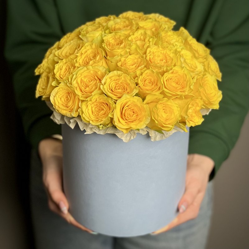 Желтые розы в шляпной коробке L